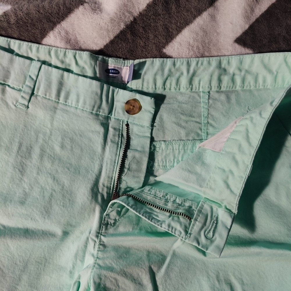 Old Navy Shorts - Picture 3 of 4